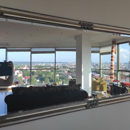 Luxury Apartment In Skyscraper Vilnius Esterno foto