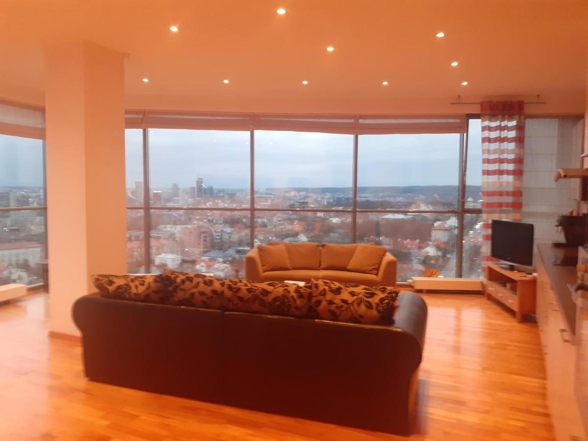 Luxury Apartment In Skyscraper Vilnius Esterno foto