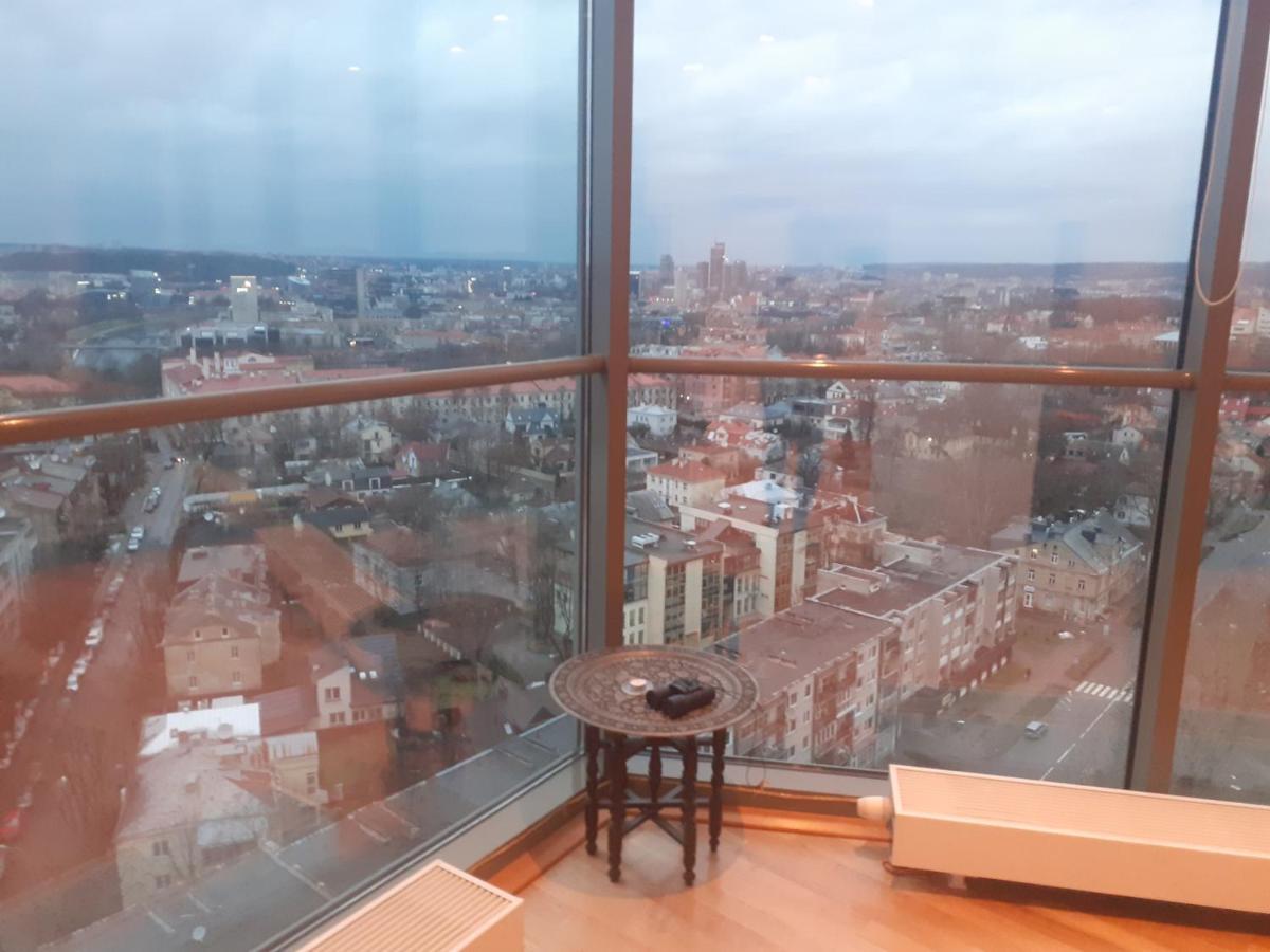 Luxury Apartment In Skyscraper Vilnius Esterno foto