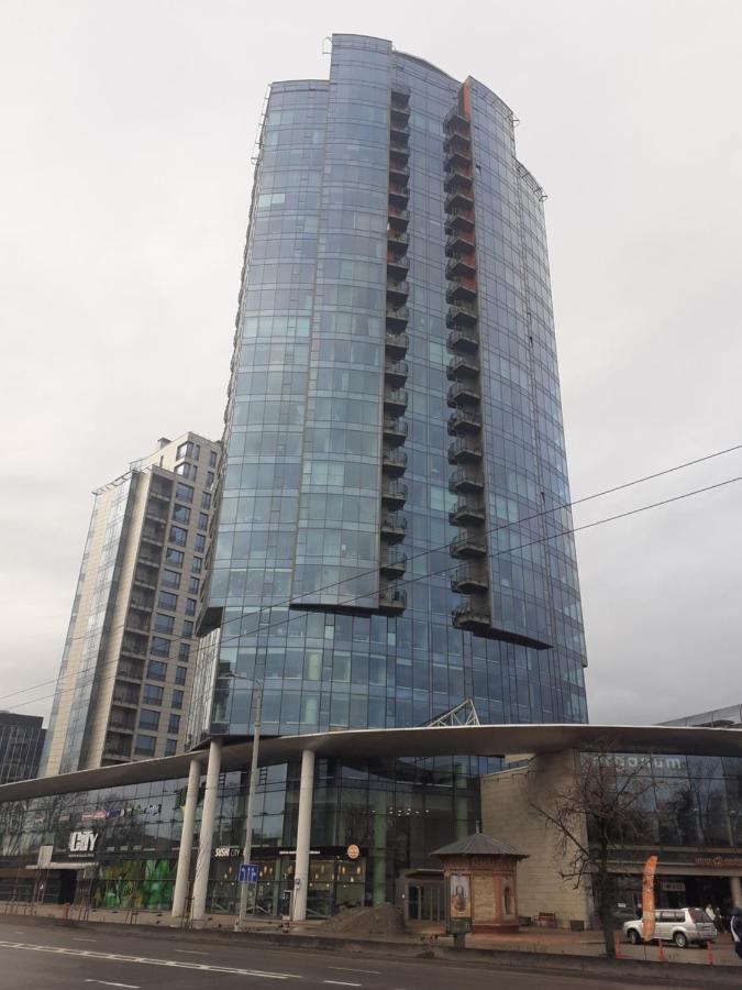 Luxury Apartment In Skyscraper Vilnius Esterno foto
