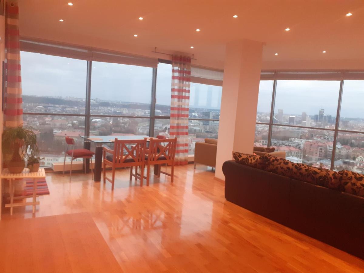Luxury Apartment In Skyscraper Vilnius Esterno foto