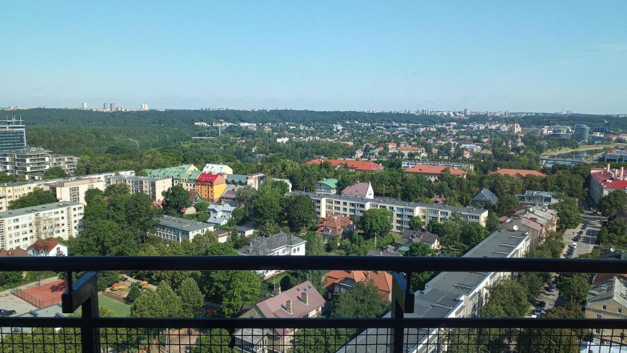 Luxury Apartment In Skyscraper Vilnius Esterno foto