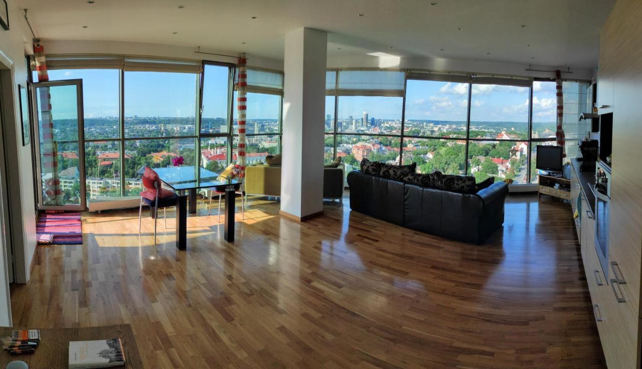 Luxury Apartment In Skyscraper Vilnius Esterno foto