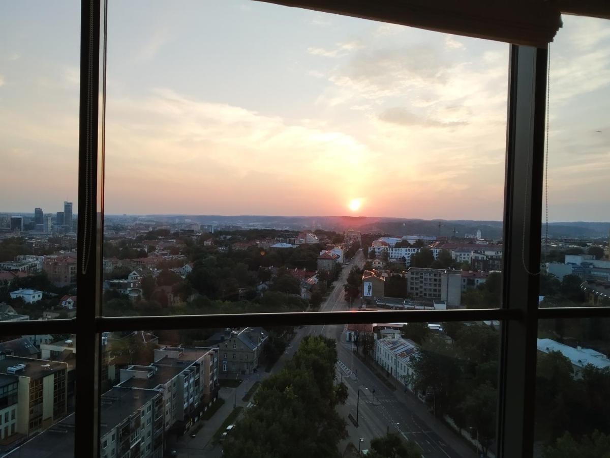 Luxury Apartment In Skyscraper Vilnius Esterno foto