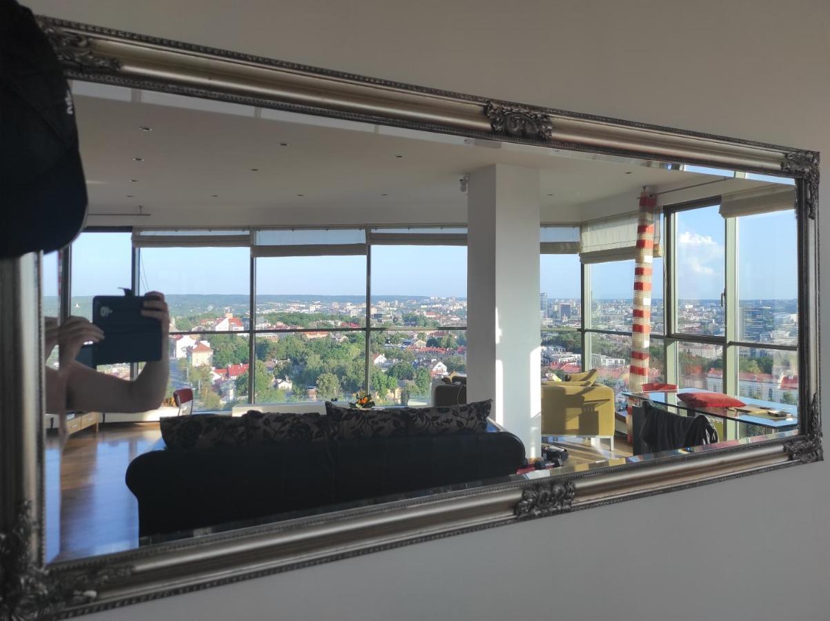Luxury Apartment In Skyscraper Vilnius Esterno foto