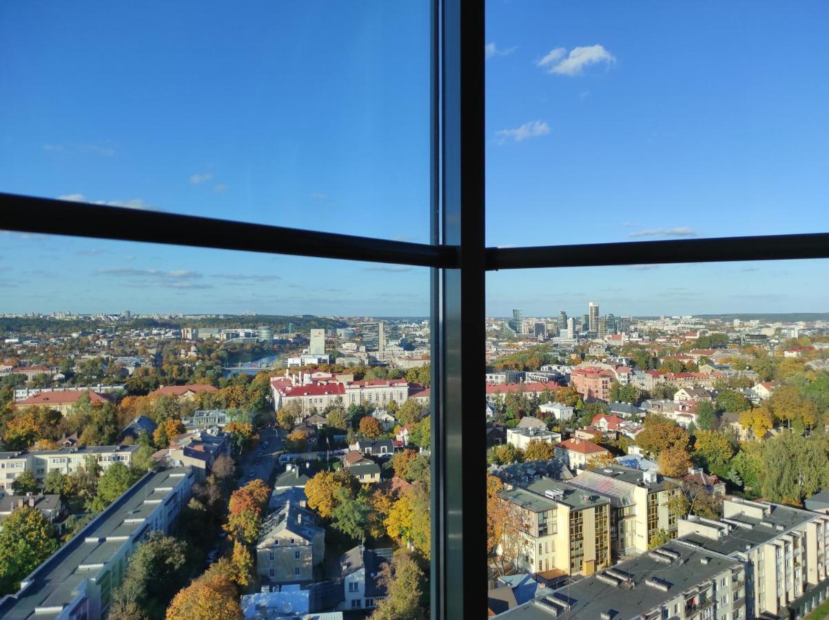 Luxury Apartment In Skyscraper Vilnius Esterno foto