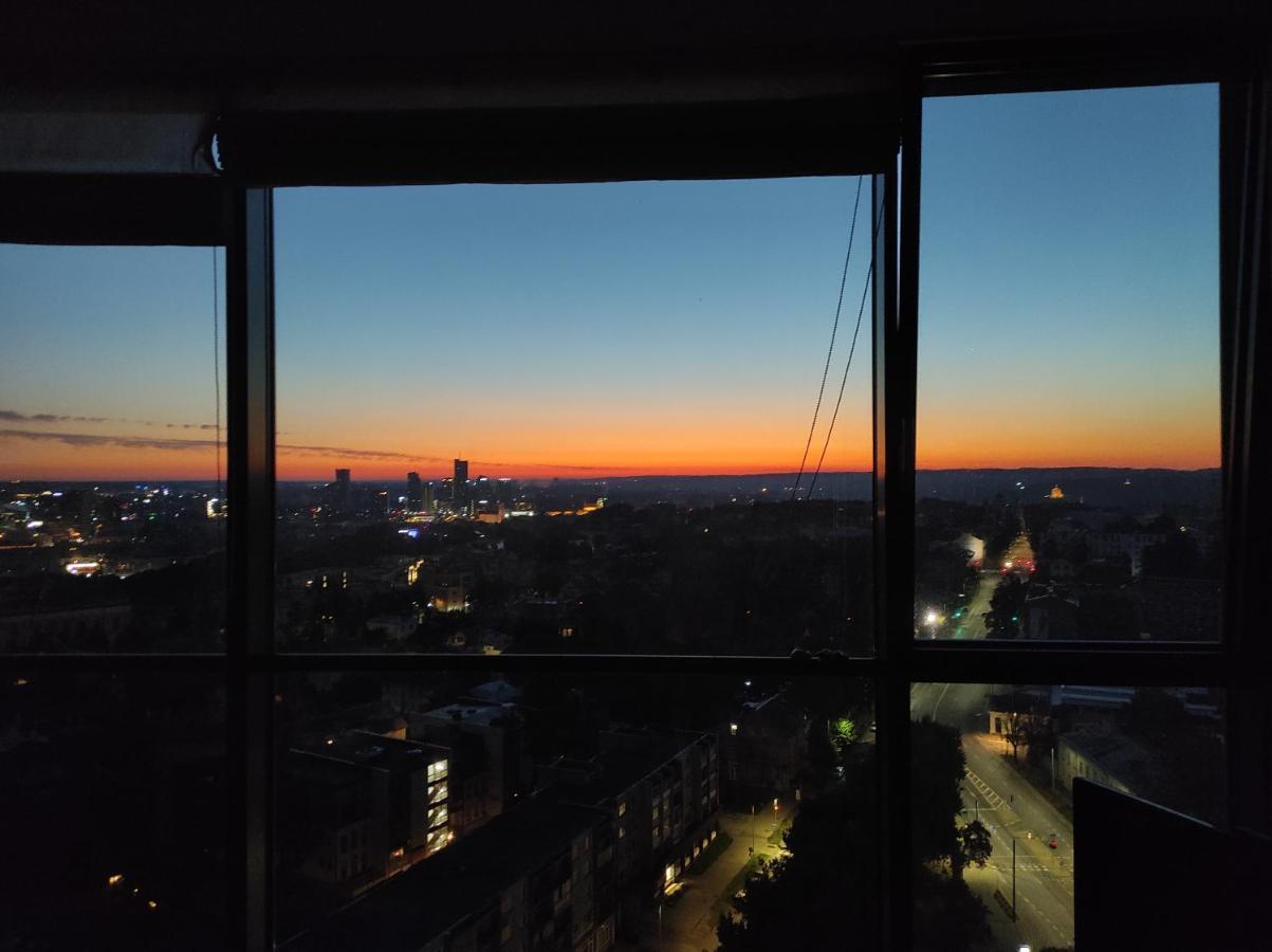 Luxury Apartment In Skyscraper Vilnius Esterno foto