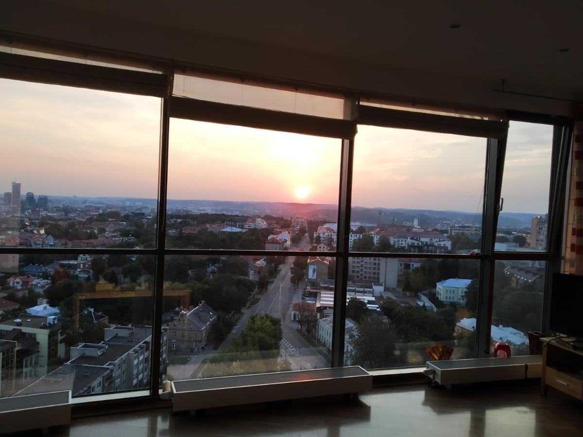 Luxury Apartment In Skyscraper Vilnius Esterno foto