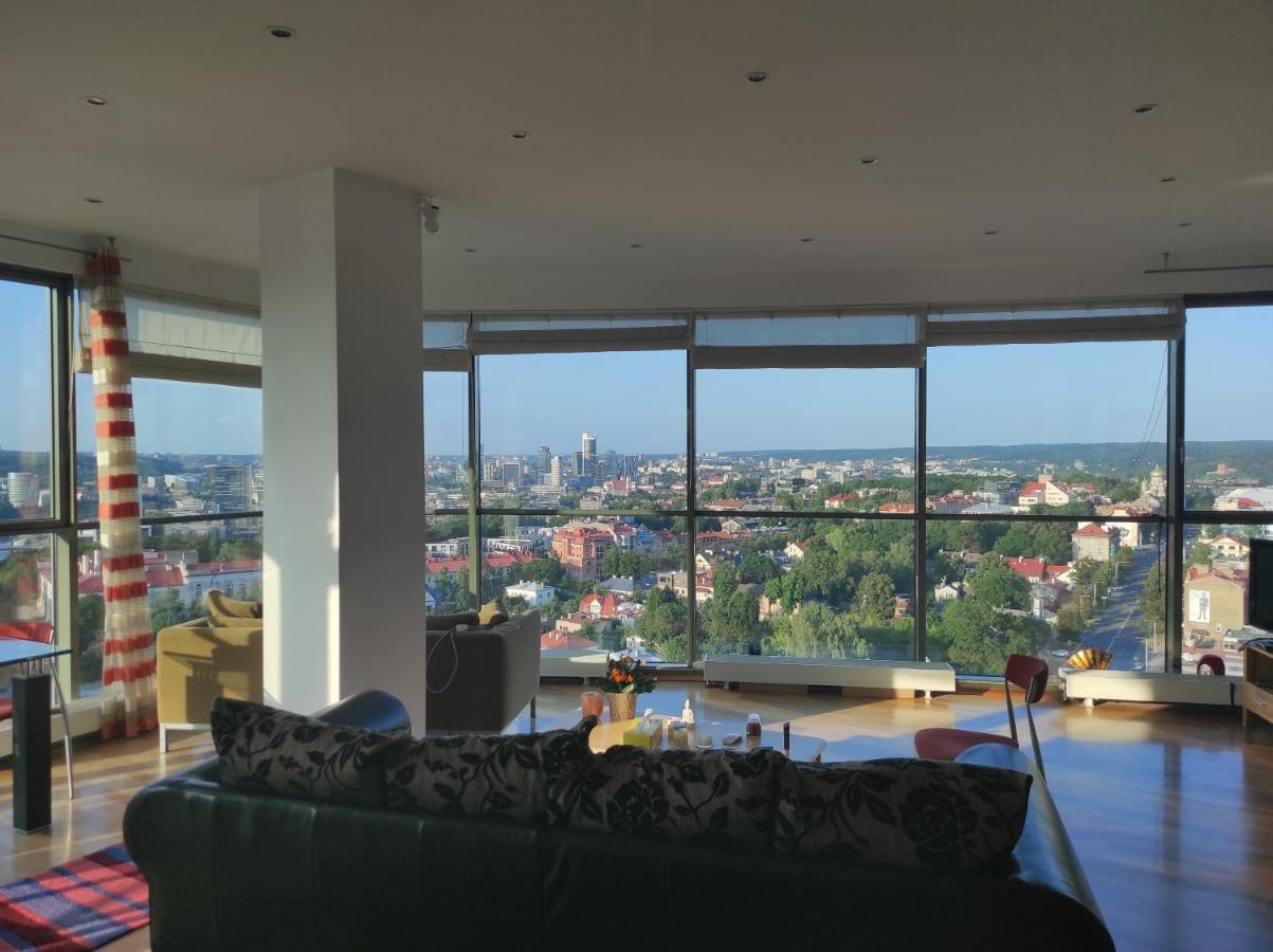 Luxury Apartment In Skyscraper Vilnius Esterno foto