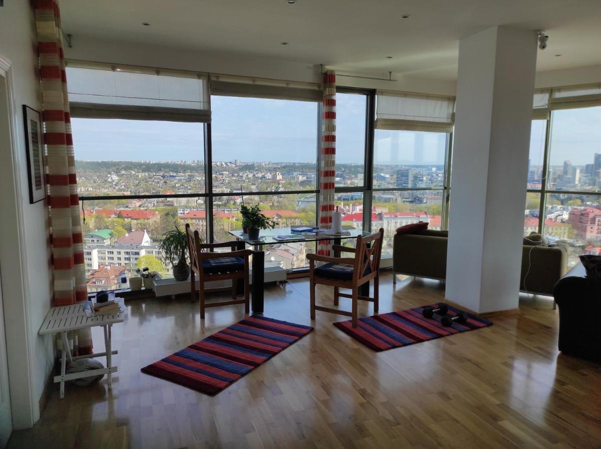 Luxury Apartment In Skyscraper Vilnius Esterno foto
