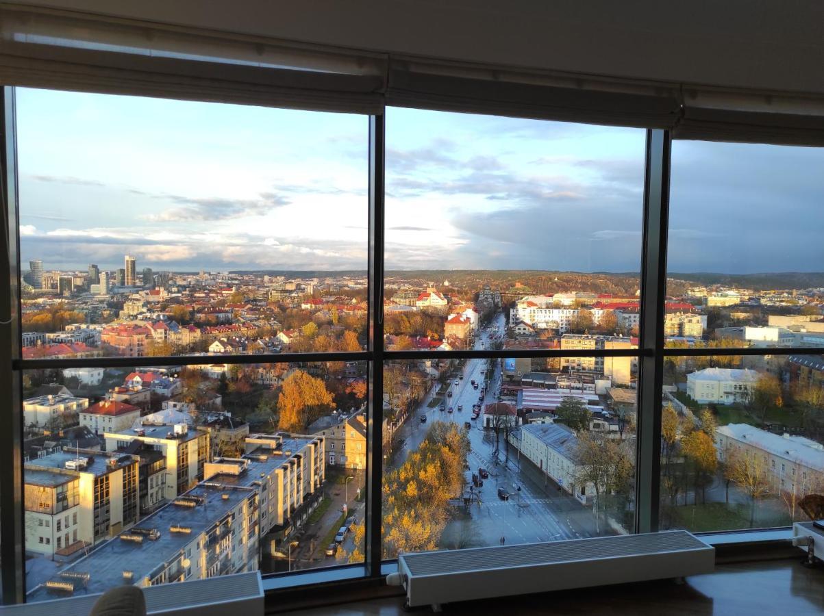 Luxury Apartment In Skyscraper Vilnius Esterno foto