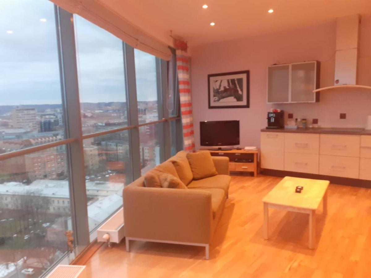Luxury Apartment In Skyscraper Vilnius Esterno foto