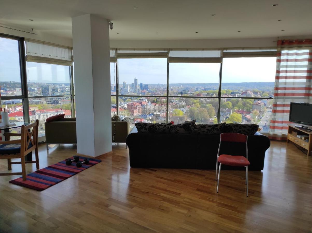 Luxury Apartment In Skyscraper Vilnius Esterno foto