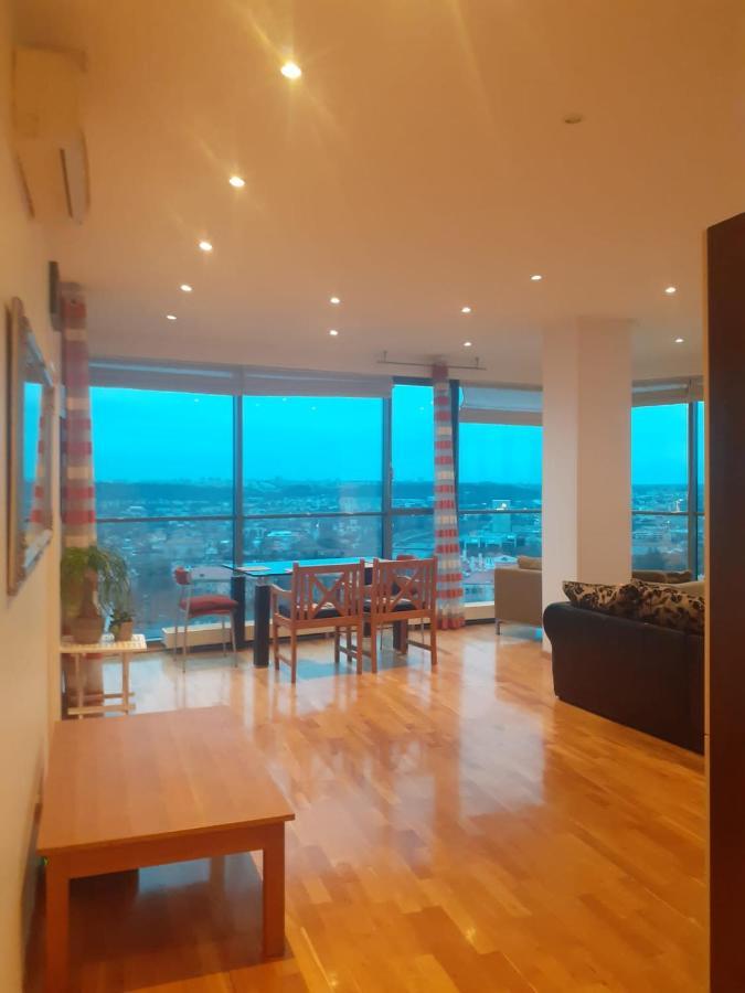 Luxury Apartment In Skyscraper Vilnius Esterno foto