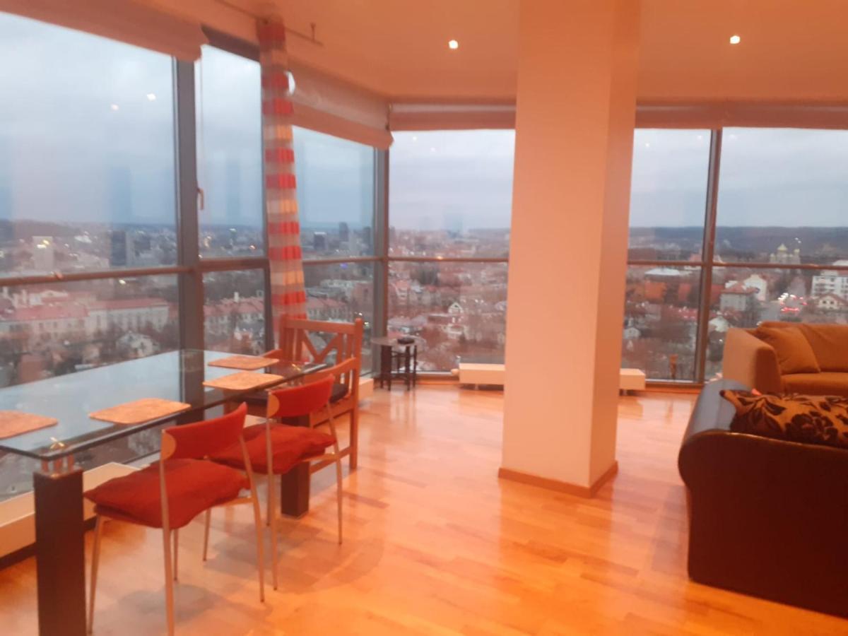 Luxury Apartment In Skyscraper Vilnius Esterno foto